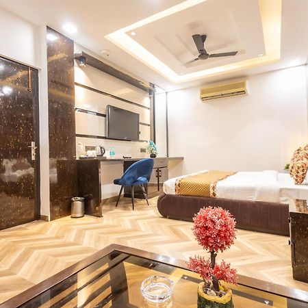 Hotel Cosmo Near Blk Hospital Karol Bagh เดลี ภายนอก รูปภาพ