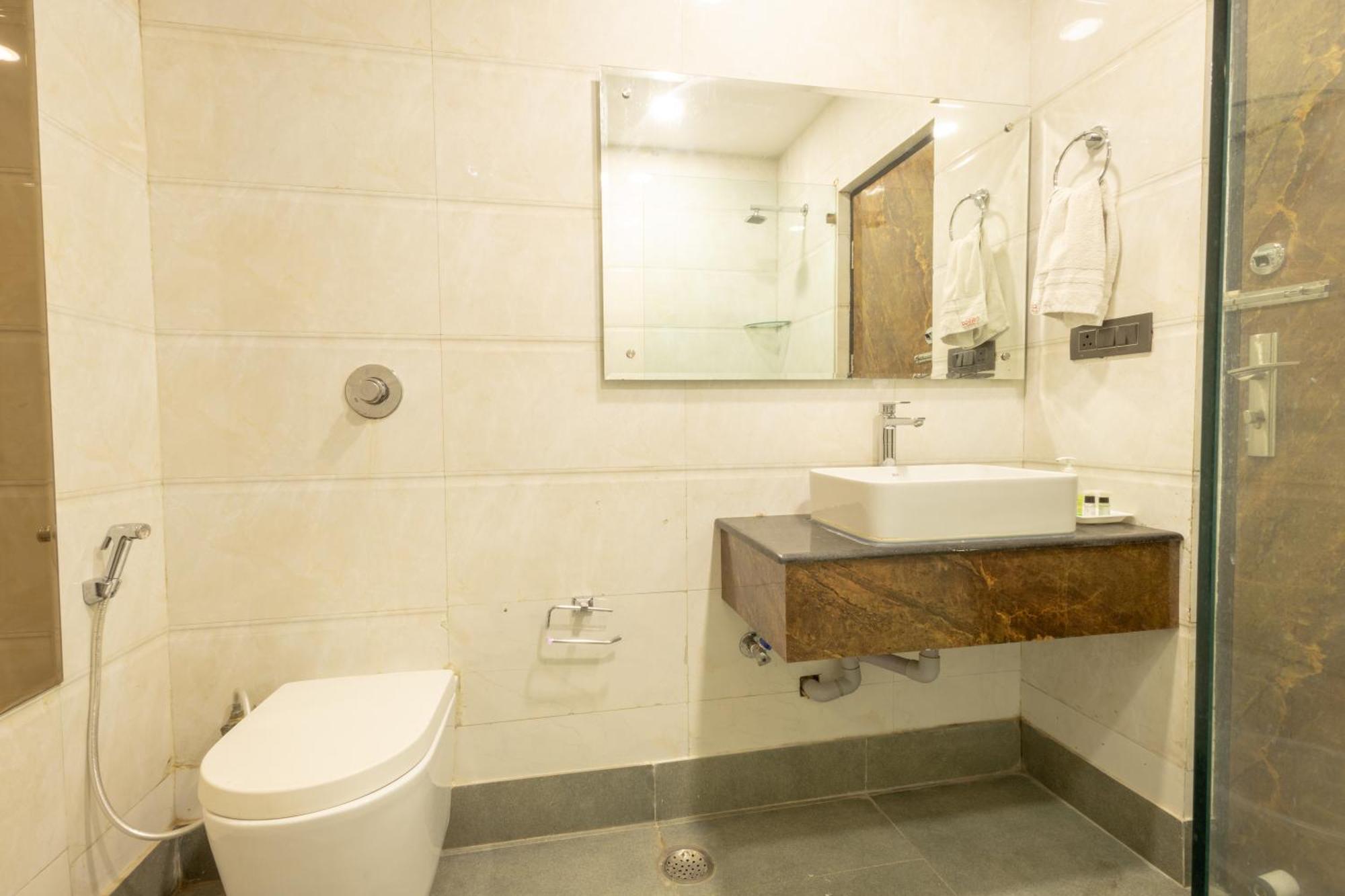 Hotel Cosmo Near Blk Hospital Karol Bagh เดลี ภายนอก รูปภาพ