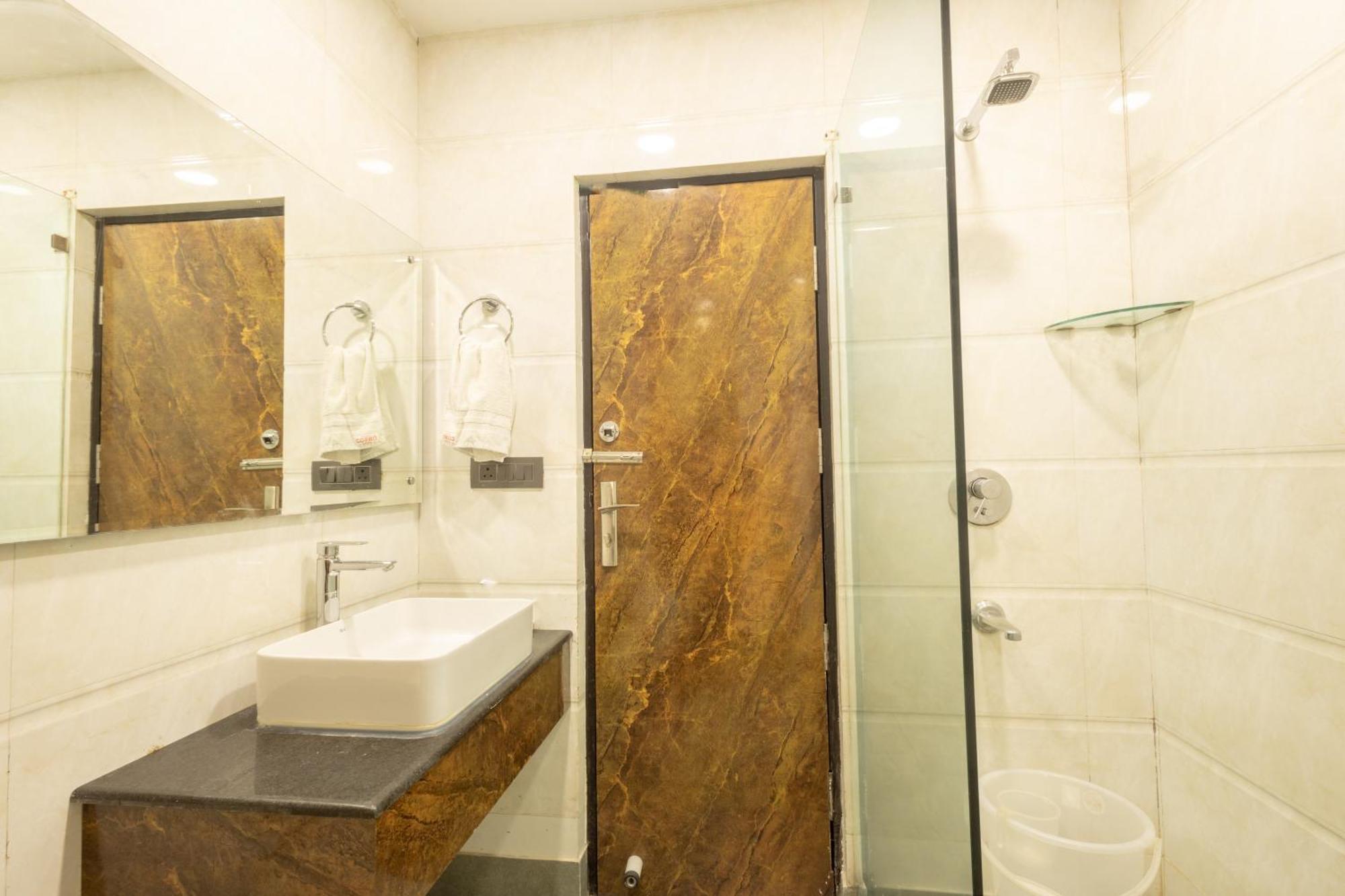 Hotel Cosmo Near Blk Hospital Karol Bagh เดลี ภายนอก รูปภาพ