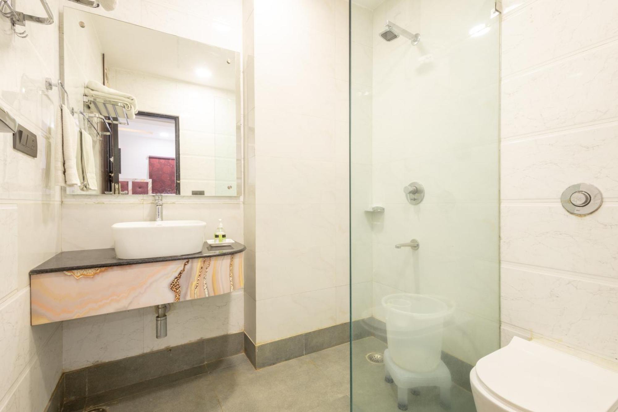 Hotel Cosmo Near Blk Hospital Karol Bagh เดลี ภายนอก รูปภาพ