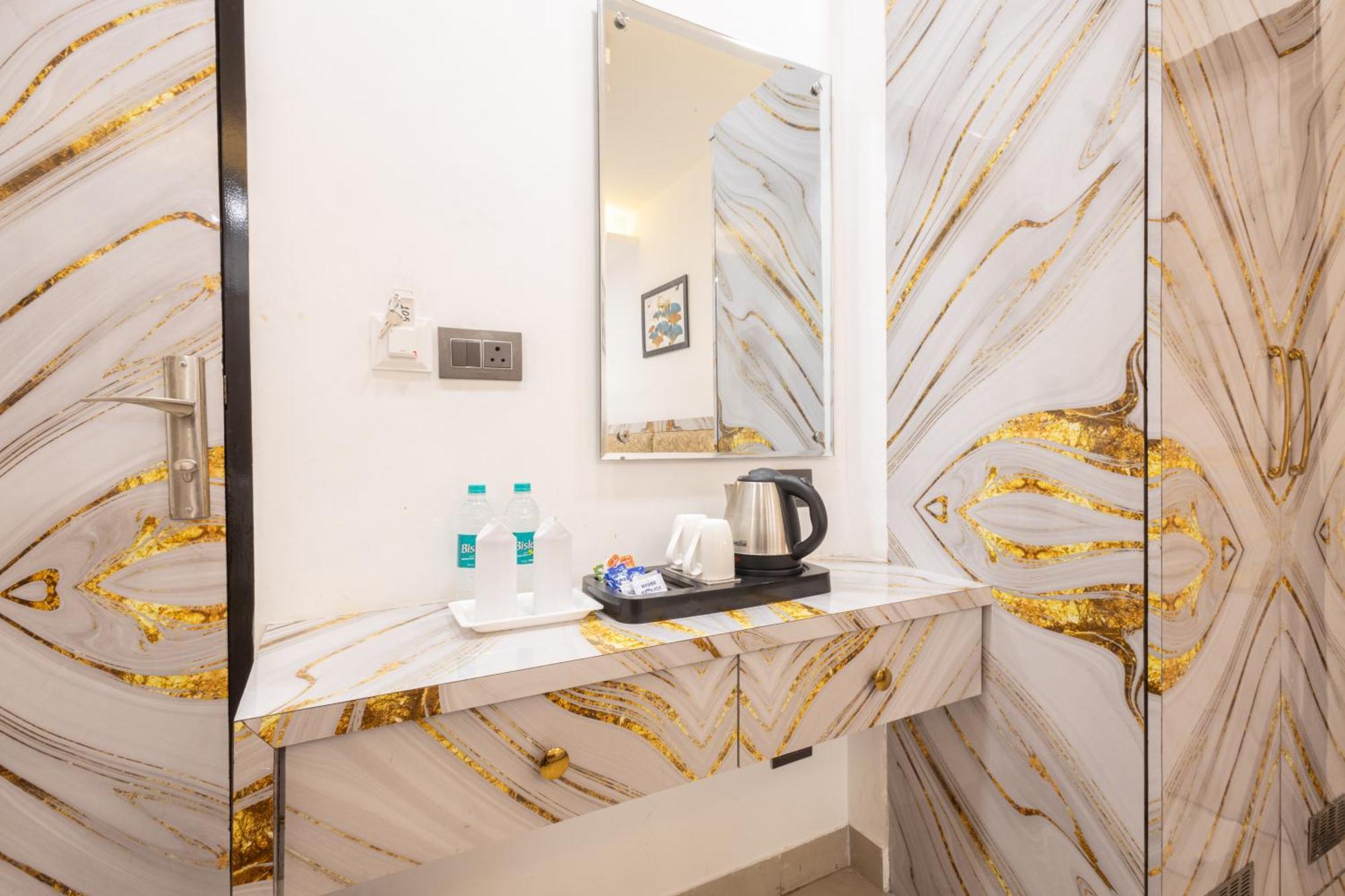 Hotel Cosmo Near Blk Hospital Karol Bagh เดลี ภายนอก รูปภาพ