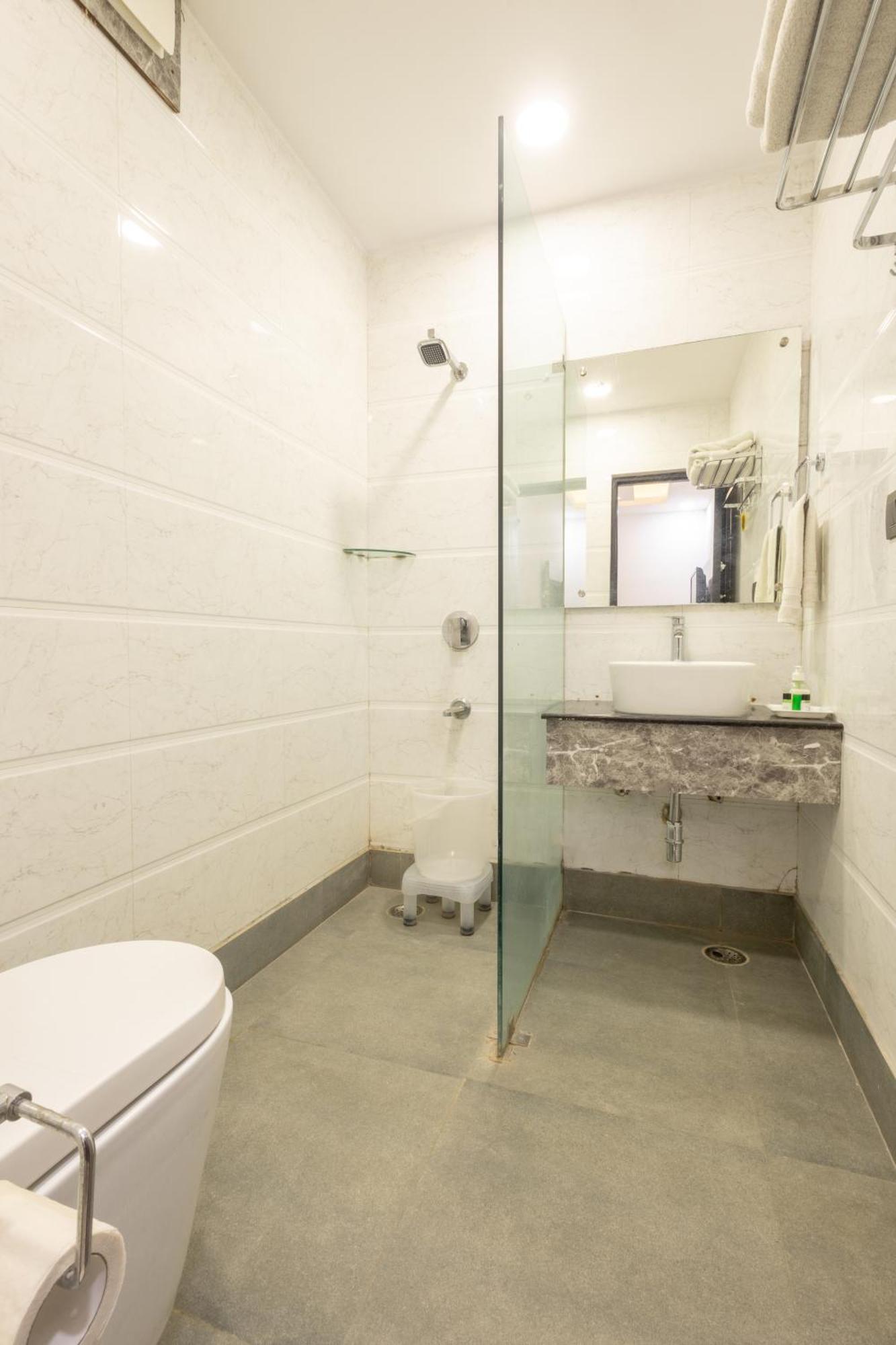 Hotel Cosmo Near Blk Hospital Karol Bagh เดลี ภายนอก รูปภาพ