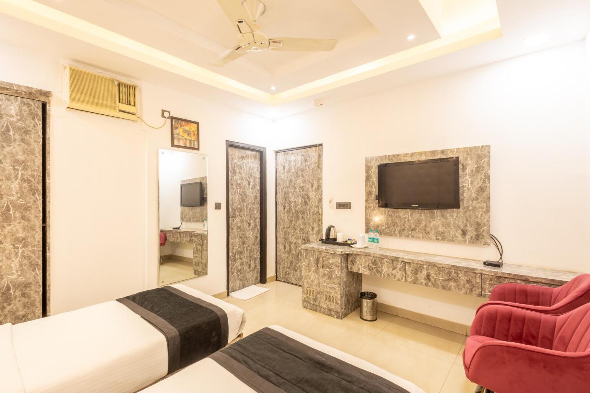 Hotel Cosmo Near Blk Hospital Karol Bagh เดลี ภายนอก รูปภาพ