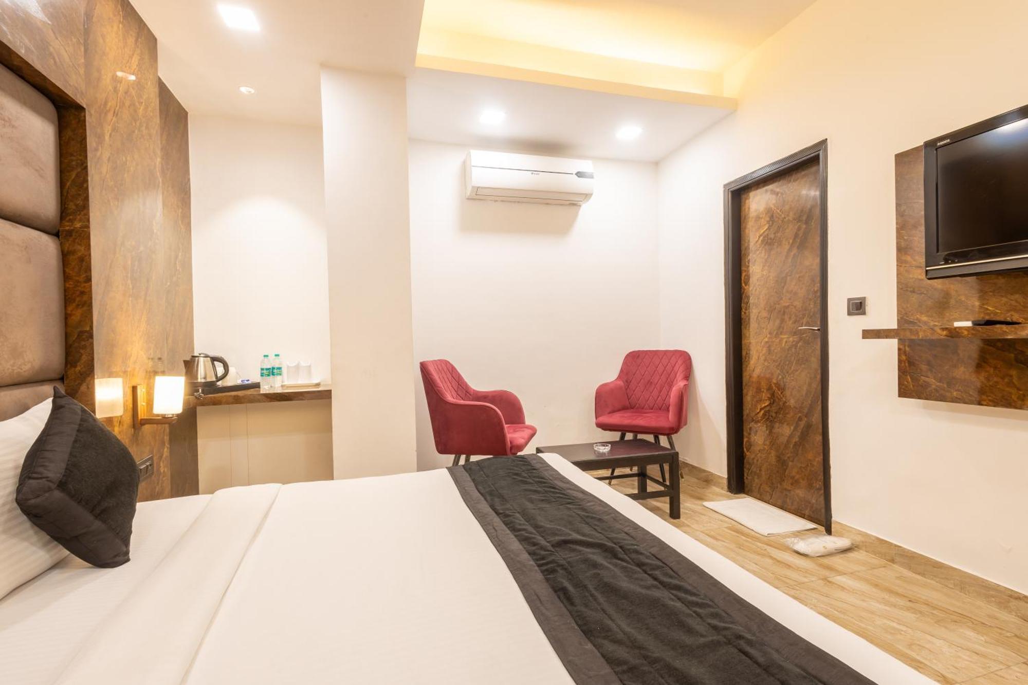 Hotel Cosmo Near Blk Hospital Karol Bagh เดลี ภายนอก รูปภาพ
