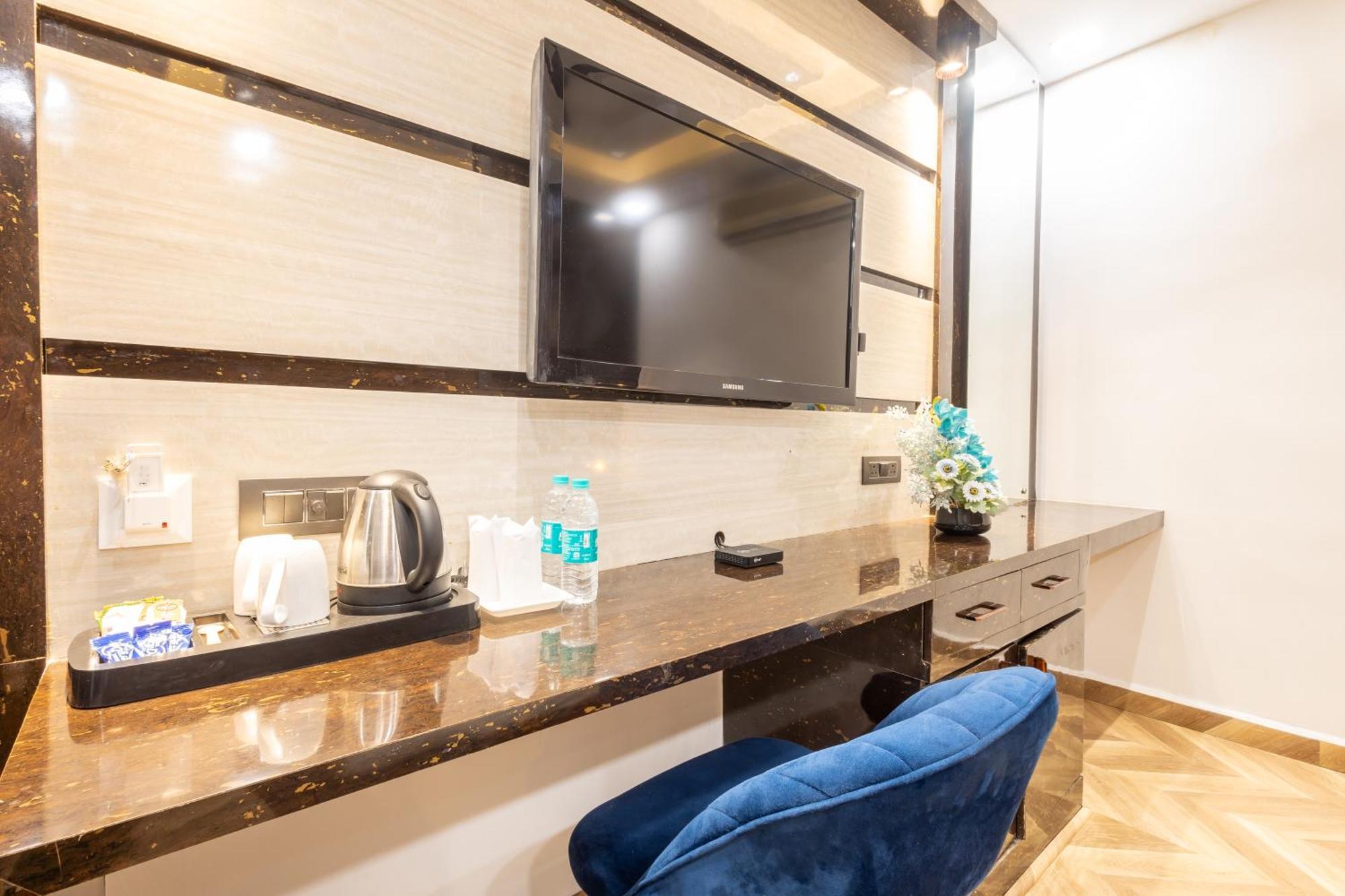 Hotel Cosmo Near Blk Hospital Karol Bagh เดลี ภายนอก รูปภาพ