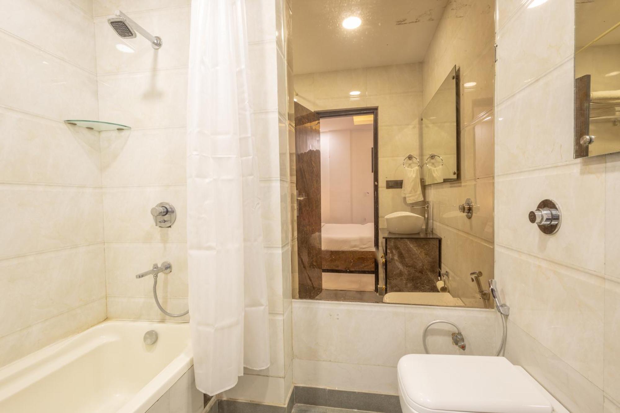 Hotel Cosmo Near Blk Hospital Karol Bagh เดลี ภายนอก รูปภาพ