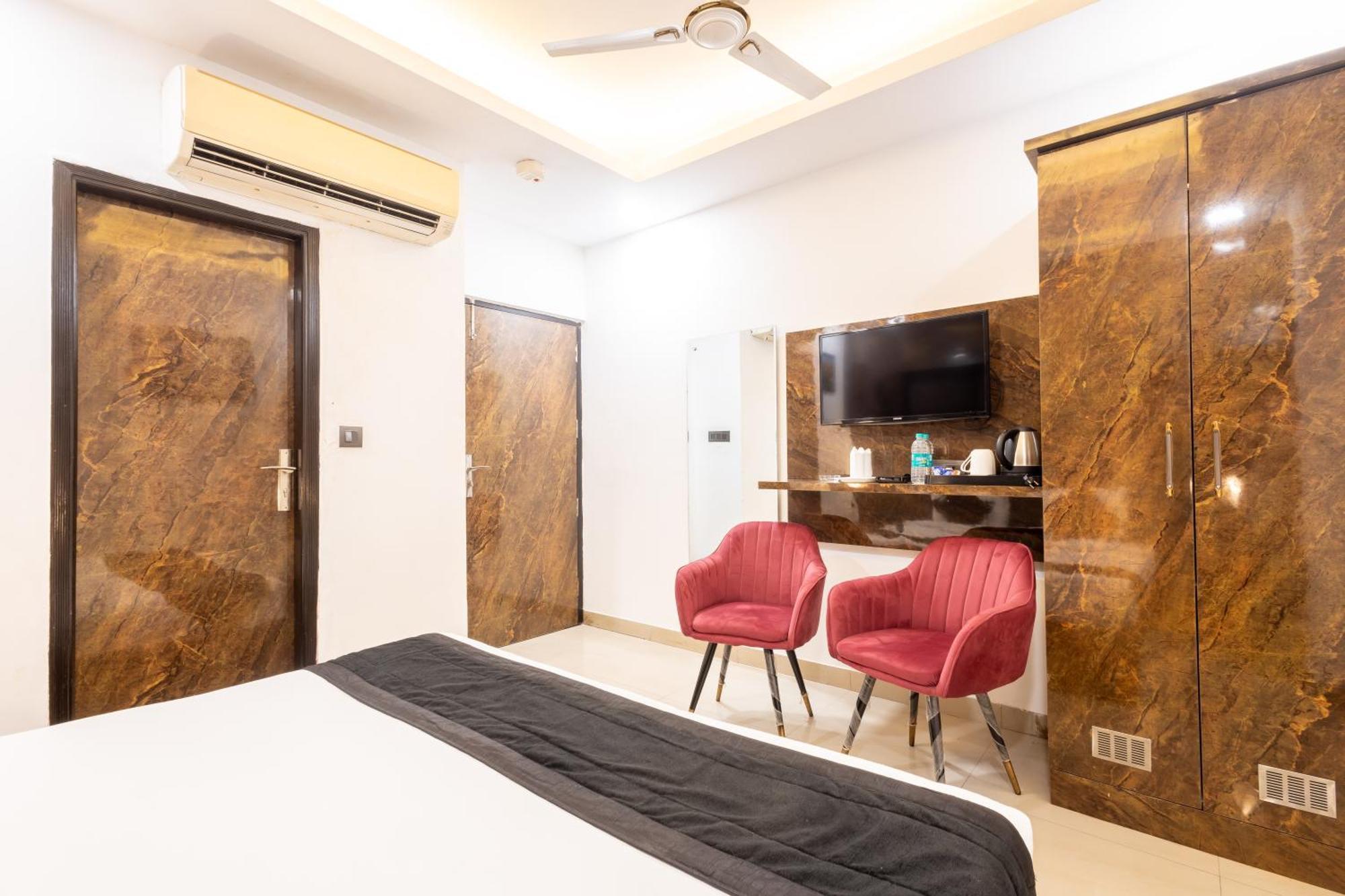 Hotel Cosmo Near Blk Hospital Karol Bagh เดลี ภายนอก รูปภาพ